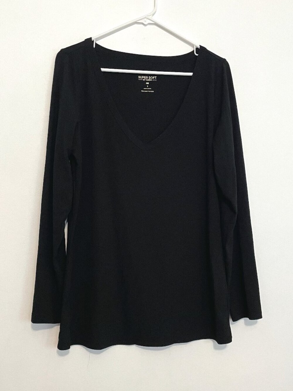 TORRID 1 Plus Size Ribbed V-Neck Top Solid Black Rib Long Sleeve Fitted Shirt 1X - Picture 2 of 16